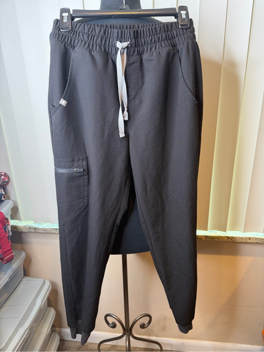 FIGS Zamora Jogger Scrub Pants black, distinct gray drawstring Size XS